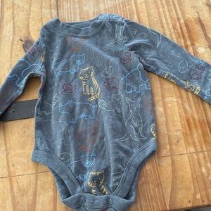 Long sleeve 3-6 months onesie onesie